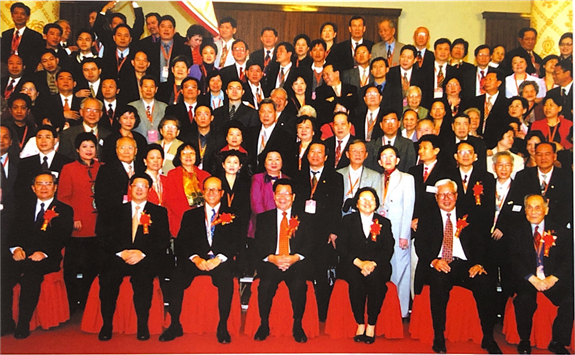 E:各分会理事班子登记表 - 副本1年1月18日1年--21-1-41年11月17日庄老与联谊会的情缘--21-11-171年10月18-20日第11届国际潮团年会大会开幕前，全国政协主席李瑞环在人民大会堂接见厅亲切接见与会全体潮团代表并合影留念。全国人大常委会副委员长何鲁丽、全国政协副主席王兆国、罗豪才陪同接见。.png